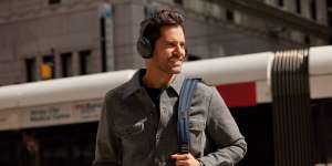 Appels de qualité supérieure avec 4 microphones et commande vocale Appels de qualité supérieure avec 4 microphones et commande vocale