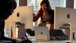 Branché connexions. Branché connexions.