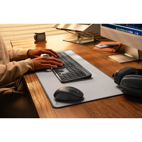 Logitech Signature Slim Solar+ K980 clavier Universel RF sans fil + Bluetooth QWERTY Italien Graphite