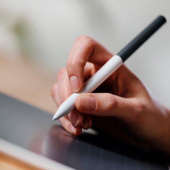 Wacom Intuos One Small tablette graphique Gris, Blanc 152 x 95 mm USB/Bluetooth Wacom Intuos One Small tablette graphique Gris, Blanc 152 x 95 mm USB/Bluetooth