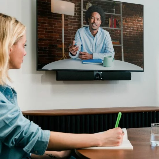 Owl Labs Appareil de visioconférence Owl Bar – Barre de visioconférence 4K avec focalisation sur l'intervenant (ajoutez un Meeting Owl 3 ou Pro pour une couverture à 360° et le passage automatique d'une caméra à l'autre) Owl Labs Appareil de visioconférence Owl Bar – Barre de visioconférence 4K avec focalisation sur l'intervenant (ajoutez un Meeting Owl 3 ou Pro pour une couverture à 360° et le passage automatique d'une caméra à l'autre)