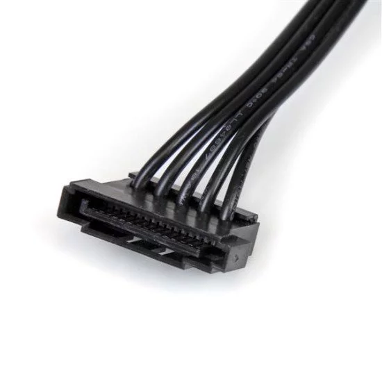 StarTech.com Câble adaptateur répartiteur d'alimentation SATA 4x StarTech.com Câble adaptateur répartiteur d'alimentation SATA 4x