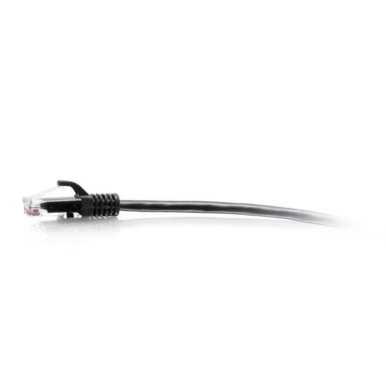 C2G Câble de raccordement Ethernet fin Cat6a non blindé (UTP) avec protection anti-accrochage de 0,9 m - Noir