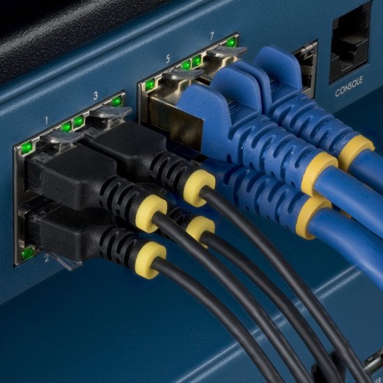 StarTech.com Câble Ethernet Cat6A Noir Ultra-Fin de 15cm, Lot de 10, UTP, Fil de Cuivre Nu Pur, Câble Patch Réseau RJ45 Ultra-Fin 34 AWG, Testé Individuellement
