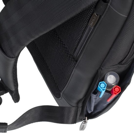 Rivacase 8125 sacoche d'ordinateurs portables 35,6 cm (14") Étui sac à dos Noir