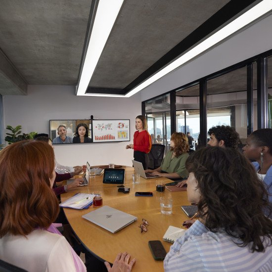 HP Poly Système de visioconférence Poly Studio G62 avec kit de plaque de montage sans radio TAA