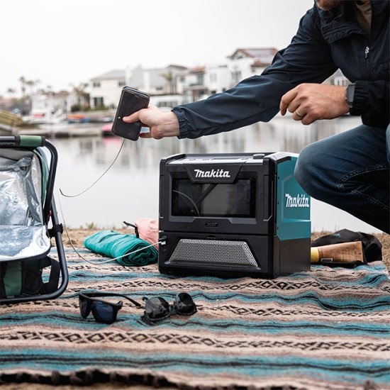 Makita MW001G Noir, Vert Micro-onde simple Comptoir 8 L 500 W Makita MW001G Noir, Vert Micro-onde simple Comptoir 8 L 500 W