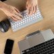 R-Go Tools Clavier ergonomique R-Go Compact Break, clavier compact avec logiciel de pause, AZERTY (BE), Bluetooth, blanc