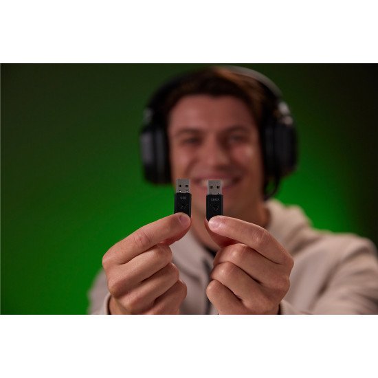 Turtle Beach Casque gaming amplifié multiplateforme sans fil Stealth 700 pour Xbox Series X|S, Xbox One, PC et mobile - Haut-parleurs 60 mm, microphone avec isolation acoustique par l'IA, Bluetooth. Batterie 80 heures – Noir