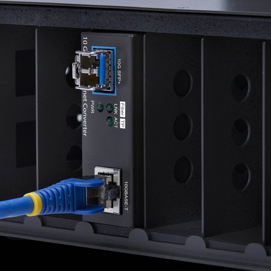 StarTech.com Convertisseur de Média Fibre Optique 10 GbE SFP+, 10 Gigabit Ethernet RJ-45 vers 10GBASE-X SFP+, Monomode, Multimode, Trames Jumbo 16K, Conforme TAA