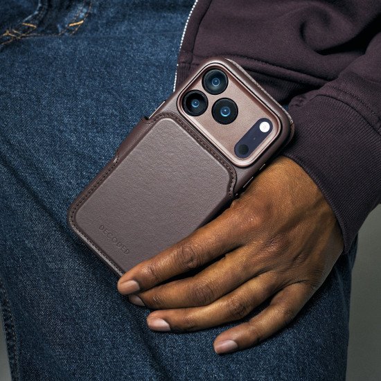 Decoded D26IPO17PDW5CN coque de protection pour téléphones portables 16 cm (6.3") Étui avec portefeuille Marron