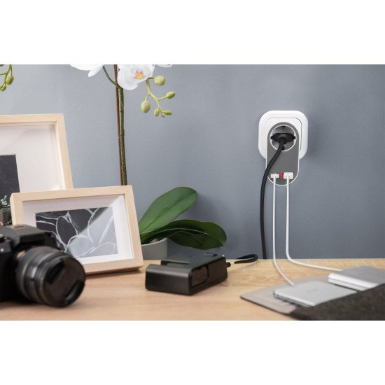 Digitus Chargeur enfichable USB universel avec 2 prises USB-A et prise intégrée Digitus Chargeur enfichable USB universel avec 2 prises USB-A et prise intégrée