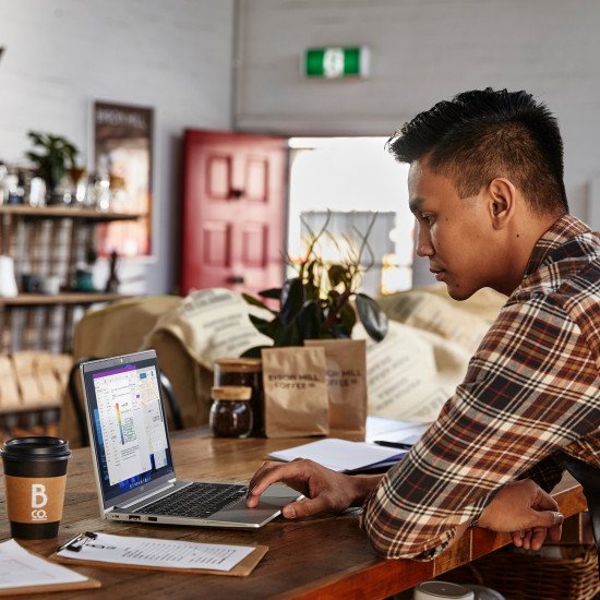 HP ProBook 445 G9 AMD Ryzen™ 5 5625U Ordinateur portable 35,6 cm (14") Full HD 8 Go DDR4-SDRAM 256 Go SSD Wi-Fi 6 (802.11ax) Windows 11 Pro Argent