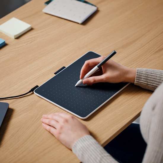 Wacom Intuos One Small tablette graphique Gris, Blanc 152 x 95 mm USB/Bluetooth Wacom Intuos One Small tablette graphique Gris, Blanc 152 x 95 mm USB/Bluetooth