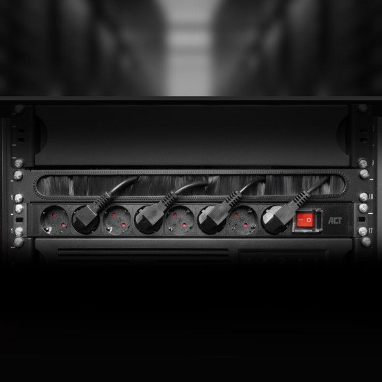 ACT Rallonge PDU 19" CEE7/7 avec 8 prises de type F et interrupteur marche/arrêt, 2.5m H05VV-F 3G1.5 ACT Rallonge PDU 19" CEE7/7 avec 8 prises de type F et interrupteur marche/arrêt, 2.5m H05VV-F 3G1.5