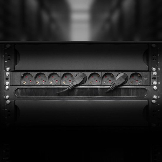 ACT Rallonge PDU 19" CEE7/7 avec 9 prises de type F, 3m H05VV-F 3G1.5 ACT Rallonge PDU 19" CEE7/7 avec 9 prises de type F, 3m H05VV-F 3G1.5