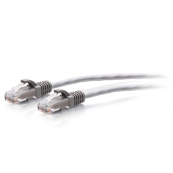 C2G Câble de raccordement Ethernet fin Cat6a non blindé (UTP) avec protection anti-accrochage de 2,1 m - Gris