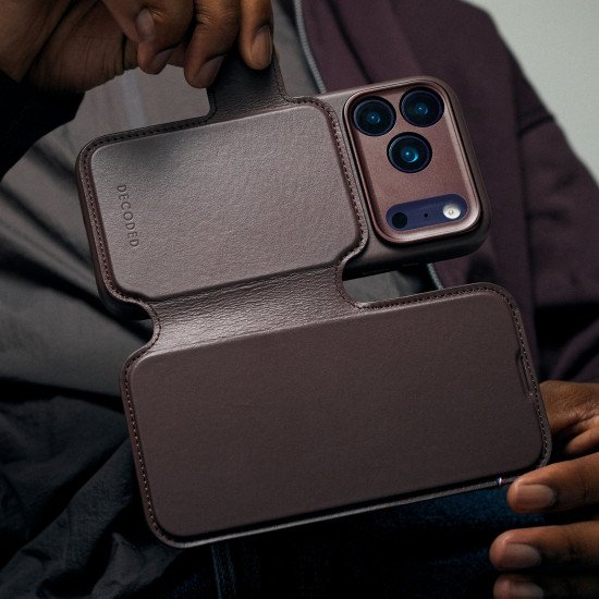 Decoded D26IPO17PDW5CN coque de protection pour téléphones portables 16 cm (6.3") Étui avec portefeuille Marron